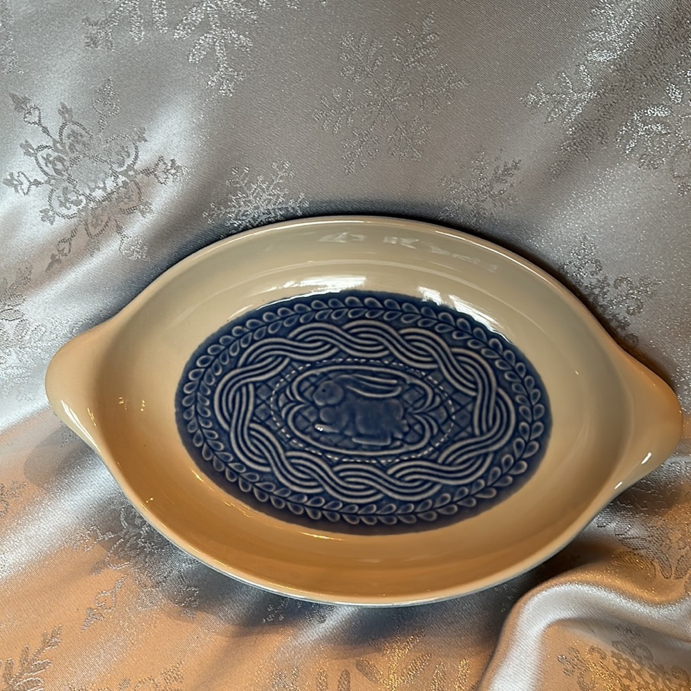 Longaberger Baking Dish Bunny Rabbit Casserole